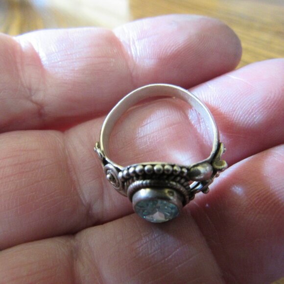 Vintage Sterling and Turquoise Statement Ring Sz 8 Santo Domingo Pueblo - Picture 4 of 4